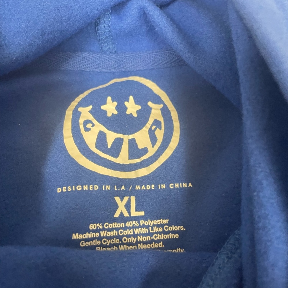 Cropped Hoodie - Picture 2 of 3